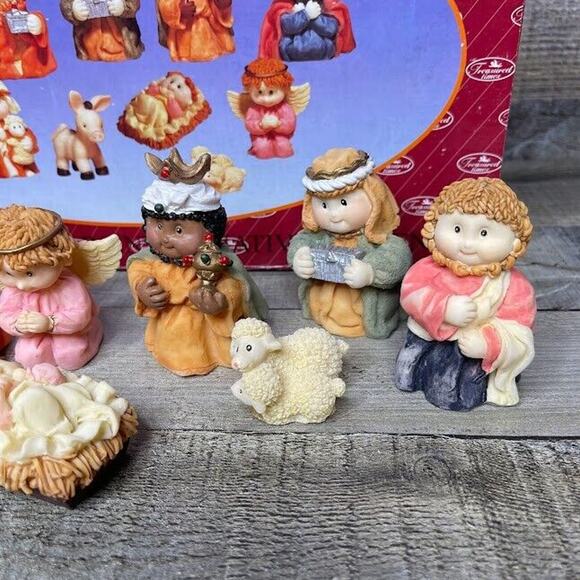 Nativity Scene Set Lot of 13 Treasured Times Hand Painted - Picture 6 of 16